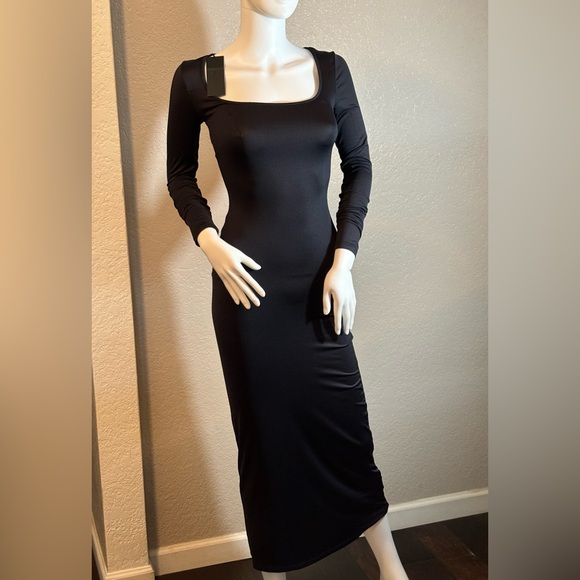 🍁🥳♥️ Gianni Bini Column Icon Knit Scoop Neck Long Sleeve Bodycon Midi Dress - Picture 4 of 11